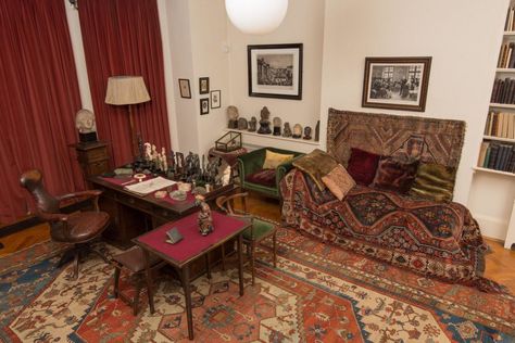 Freud Museum London, Psychology Office Decor, Anna Freud, Islamic Tiles, Live Work Space, House Family, Sigmund Freud, Family Living, Photo Library