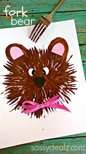 Have your kids make this cute bear craft using paint and a fork! It's a easy art project for them to make. Teddy Bear Crafts, Bear Craft, Bear Crafts, Teddy Bear Picnic, Fall Art, Kindergarten Art, Classroom Crafts, Bear Art, Childrens Crafts