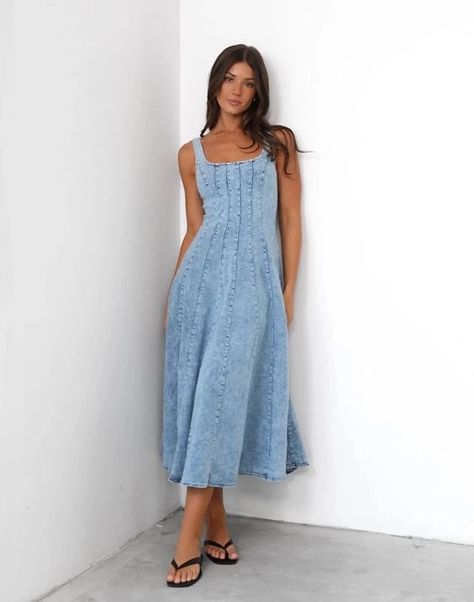 Denim Dress Outfit Summer, Maxi Dress Outfit Summer, Denim Dress Outfit, Sleeveless Denim Dress, Color Blocking Outfits, Frock For Women, Maxi Dress Outfit, Denim Maxi Dress, Denim Maxi