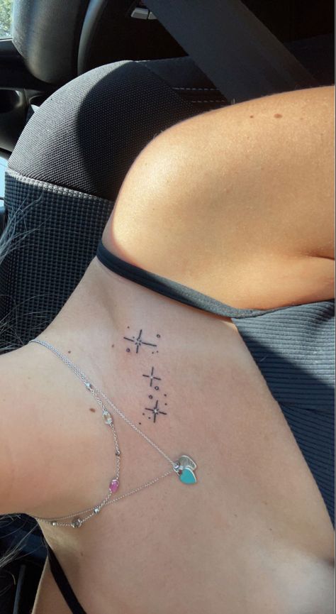 Star sparkle collarbone tattoo, necklace inspo Colar Bone Tattoo Simple, Collarbone Stars Tattoo, Sparkles On Collarbone Tattoo, Sparkle Tattoo Collar Bone, Collarbone Sparkle Tattoo, Simple Collarbone Tattoos, Stars Tattoo Collar Bone, Sparkle Shoulder Tattoo, Sparkle Tattoo Shoulder