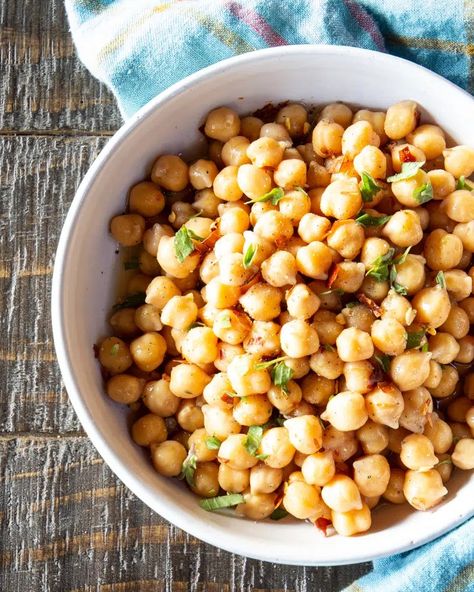 How to Cook Chickpeas in the Slow Cooker Cook Dried Chickpeas, Cook Chickpeas, Roasted Cabbage Steaks, Dried Chickpeas, Chickpeas Recipe, Curried Butternut Squash Soup, Cabbage Steaks, Cooking Dried Beans, Dry Chickpeas