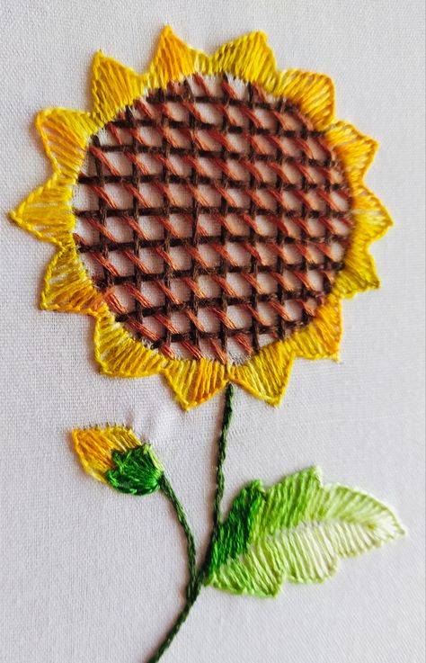 This video shows how to do honeycomb stitch. Honeycomb is decorative stitch and I have used this stitch to create this beautiful embroidery sun flower. Kasuti Embroidery, Embroidered Coasters, Honeycomb Stitch, Simple Embroidery Designs, Embroidery Hearts, Embroidered Quilts, Embroidery Patterns Vintage, Simple Embroidery, Embroidered Bag