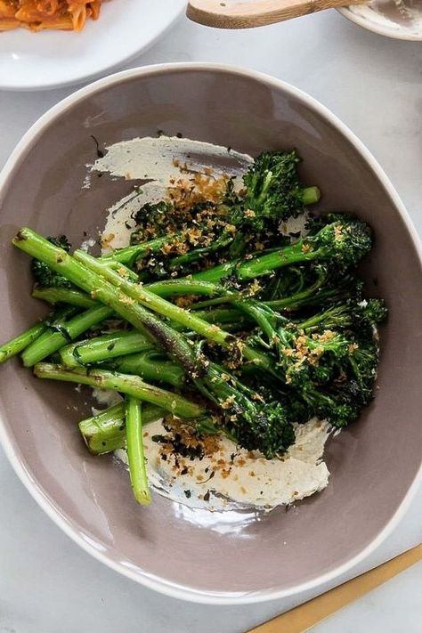 Charred Broccolini - This Charred Broccolini with a tahini-Greek yogurt spread and lemony, spicy breadcrumbs is one fabulous way to eat your vegetables.An easy side dish you will love. Make it for Thanksgiving Yogurt Spread, Eat Your Vegetables, Lean Cuisine, Easy Vegetarian Dinner, Healthy Thanksgiving, Low Carb Side Dishes, Vegetarian Appetizers, Vegetarian Lunch, Vegetarian Recipes Dinner