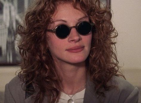 Vintage Curly Haircut, Julia Roberts Hair, Julia Roberts Style, 80s Hair, Curly Hair With Bangs, Julia Roberts, Curly Hair Cuts, Hair Photo, Aesthetic Hair