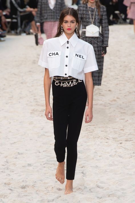 Chanel | Ready-to-Wear - Spring 2019 | Look 4 Moda Do Momento, Moda Chanel, Mode Chanel, Moda Paris, Paris Woman, Chanel Spring, Milan Fashion Weeks, Mode Inspo, Runway Collection