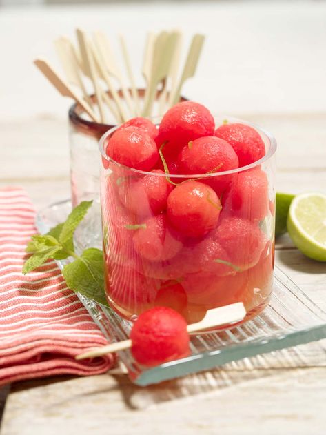 Drunken Watermelon, Watermelon Balls, Spiked Watermelon, Melon Balls, Cocktails Vodka, Vodka Cranberry, Watermelon Ball, Plating Food, Presentation Food