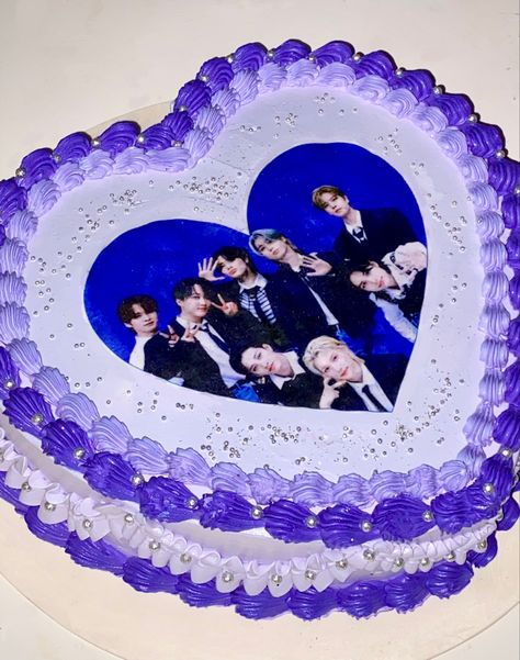 #straykids #straykidscake #stay #kpop #kpopcake Stray Kids Cake, Stay Kpop, Bts Cake, Diy Photo Book, Kid Desserts, Mini Cakes Birthday, Cute Laptop Wallpaper, Twin Birthday, Dream Cake