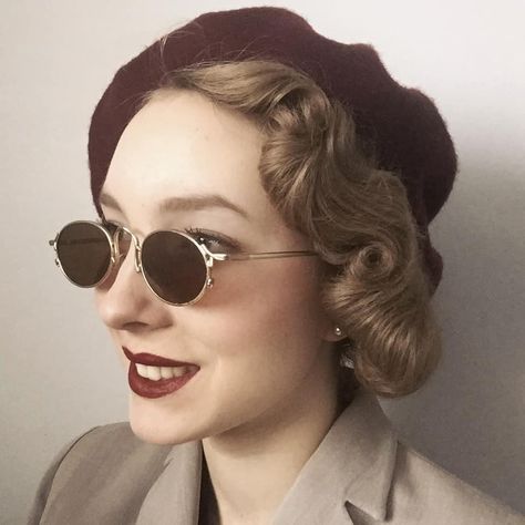 1940s German Fashion, 1940s Hair Accessories, Apocalypse Desert, 1940 Aesthetic, 1940s Sunglasses, 1940s Accessories, 1940 Hair, Work Updo, Hairstyle 1940