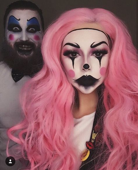 Beautiful Halloween Makeup, Long Curly Wigs, Captain Spaulding, Makeup Stencils, Scary Clown Makeup, Creepy Halloween Decorations, Make Up Inspiration, Hair Lace Front Wigs, Long Curly Wig