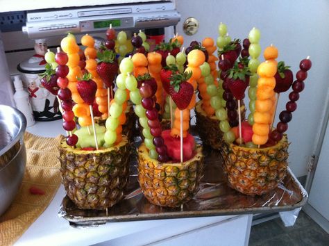 Pineapple Fruit Bowls Fruit Salad With Yogurt, Edible Fruit Arrangements, Fruit Bowl Display, Bowl Display, Bbq Cookout, Fruit Juice Recipes, Fruit Appetizers, Fruit Platter Designs, Fruit Creations