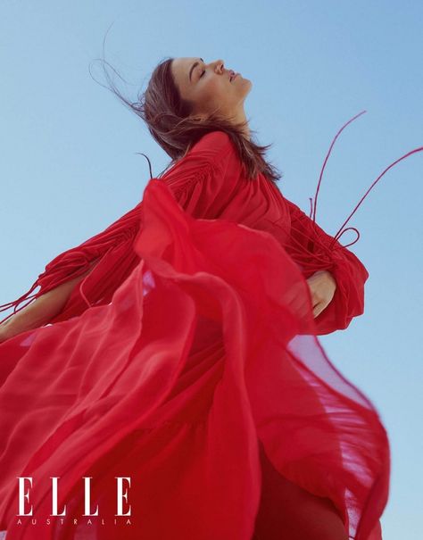 Dressed in red, Mandy Moore wears Camilla and Marc gown Prettiest Dresses, Mode Poses, Mandy Moore, Fashion Photography Inspiration, Foto Art, Fashion Photography Editorial, Foto Pose, Foto Inspiration, 인물 사진