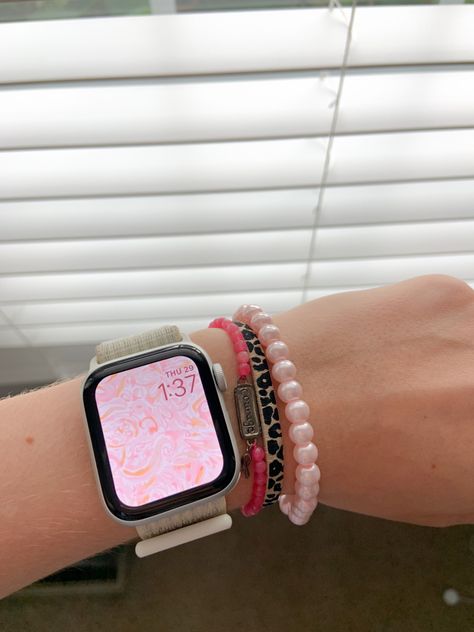 Apple Watch Preppy, Preppy Watches, Preppy Apple Watch, For Iphone Wallpapers, Apple Watch Accessories Bands, App Watch, Silver Apple, Smartphone Hacks, Apple Watch Fashion