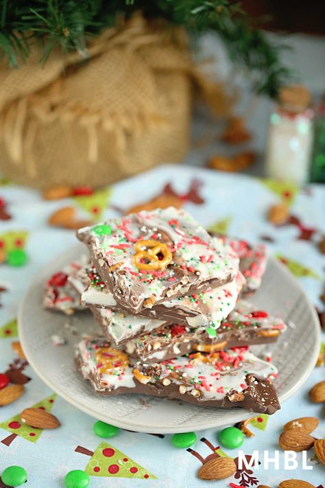 Kitchen Sink Christmas Bark | My Home Based Life Bark Candy, Christmas Bark Recipes, Christmas Bark, Bake Easy, Candy Bark, Bark Recipe, Christmas Dessert, Christmas Food Desserts, Peppermint Bark