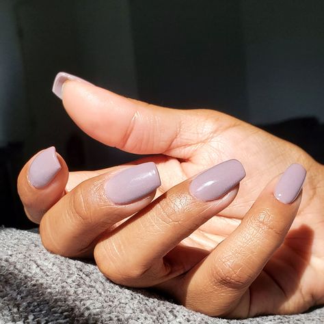 Mid-deep warm, neutral gray with subtle purple tones that makes nails look almost velvety. 💜 Dip Powder Nails September Colors, Daily Nails Simple, Nails Plain Simple, Purple Gray Nails, Natural Dip Powder Nails Short, Simple Almond Acrylic Nails, Dipwell Nails, Summer Dip Nails, Summer Dip