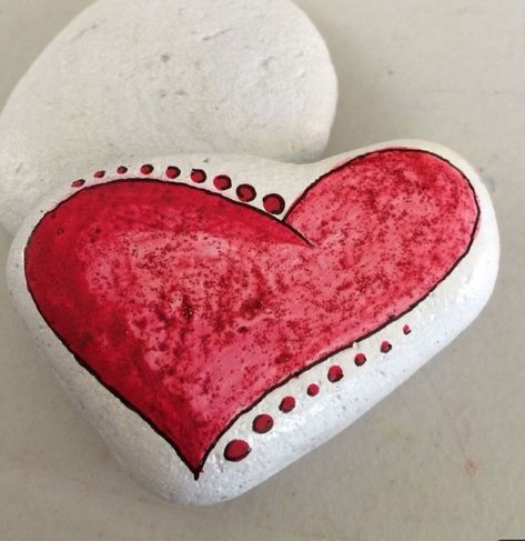 Painting Design Ideas, Art Coquillage, Art Pierre, Rock And Pebbles, Painted Rocks Diy, Rock Painting Ideas Easy, Rock Painting Patterns, Heart Painting, Paint Rock