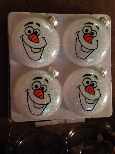 Olaf ornaments - @erineyes you should make these! Disney Character Face Ornaments, Olaf Ornament Diy, Glitter Ornaments Diy Ideas, Disney Ornaments Diy Cricut, Decorating Clear Ornaments, Glass Ornament Painting Ideas, Christmas Ornaments Homemade Cricut, Frozen Christmas Ornaments, Olaf Ornament