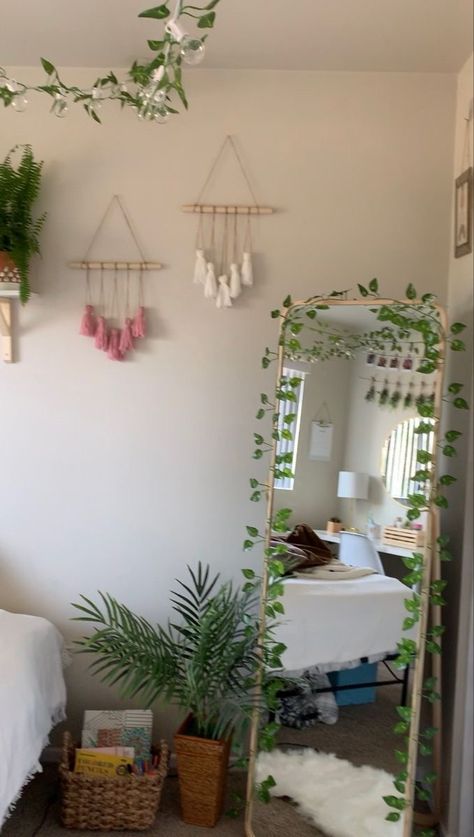 Tassel Room Decor, Vines Over Mirror, Mirror Vines Decor, Vines On Mirror Bedroom, Vine Mirror Decor, Where To Put Vines In Your Room, Cute Diy Mirror Ideas, Mirror Inspo Bedrooms, Vines Around Mirror