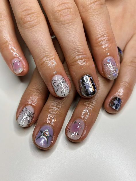 Ahs Nails Ideas, Short Unique Nails, Creative Short Nails, Euphoria Aesthetic Nails, Aura Chrome Nails, Euphoria Nails, Euphoria Aesthetic, Mens Nails, Gel Nail Art Designs