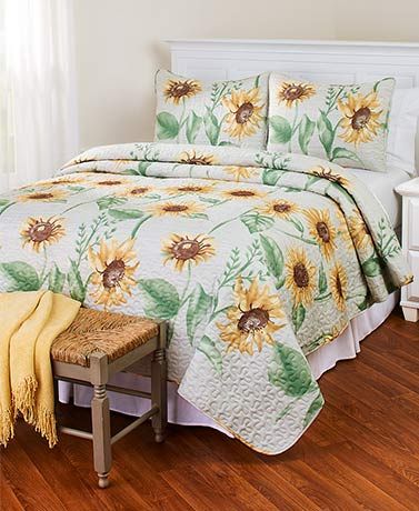 Scalloped Edge Quilt, Sunflower Bedroom, Scallop Edge Quilt, Sunflower Room, Sunflower Home Decor, Oversized Quilt, Sunflower Quotes, Sunflower Quilts, Bedroom Stuff