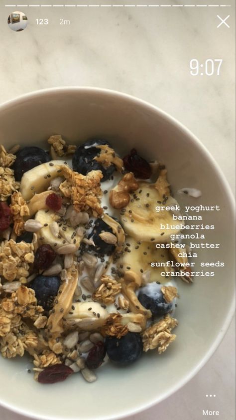 Yoghurt Granola Bowl, Yoghurt Fruit Bowl, Muffin Yogurt Bowl, Granola Yoghurt Bowl, Granola Bowl Ideas, Yoghurt Breakfast Ideas, Greek Yogurt Bowl Ideas, Greek Yogurt Bowls Healthy, Yoghurt Bowl Ideas