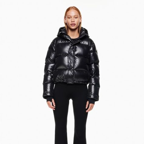 ARITZIA | TNA the Shorty Super Puff | Hi-Gloss Black |XXS | LIKE NEW Aritzia Super Puff Shiny Black, Super Puff Outfit, Aritzia Super Puff Shorty, Super Puff Shorty, Tna Super Puff, Realistic Wishlist, Aritzia Super Puff, The Super Puff, Super Puff