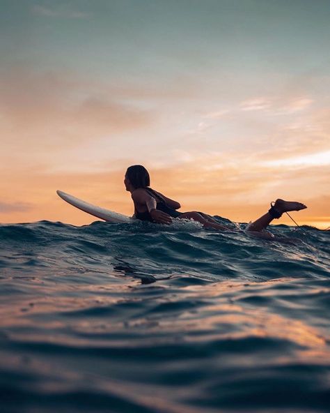 Beach Aura, Aura Photos, Surfer Vibes, Surfer Lifestyle, Hotel Bali, Surfing Aesthetic, Surf Aesthetic, Female Oc, Instagram Mom