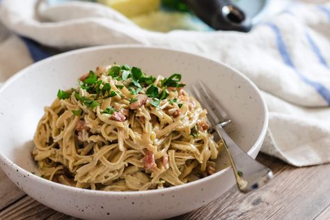 Using the slendier soy bean spaghetti this keto carbonara tastes just as good as the traditional version. If you miss carbonara this recipe is for you. Keto Carbonara, Palmini Noodles, Zucchini Noodle Pasta, Beef Noodle Stir Fry, Keto Mac And Cheese, Keto Veggies, Keto Noodles, Creamy Zucchini, Noodle Pasta