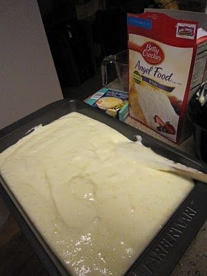 angel pudding cake.....angel food cake mix , pudding & 2 c milk Angel Food Cake Mix, Angel Food Cake Mix Recipes, Food Bars, Milk It, Ww Desserts, Weight Watchers Desserts, Pudding Cake, Cake Mix Recipes, Angel Food Cake