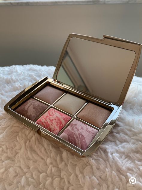 Hourglass Face Palette, Blushes Aesthetic, Whole Face Makeup, Skin Aesthetic, Hourglass Ambient, Hourglass Makeup, Gold Packaging, Fancy Fits, Makeup Bag Essentials