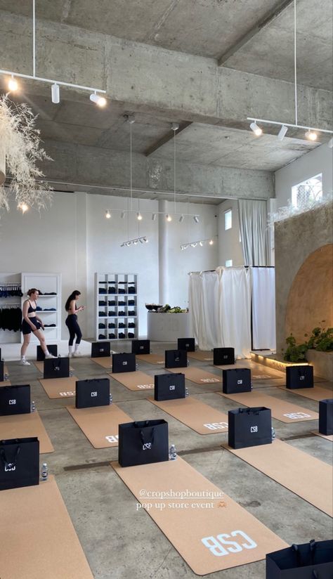 Industrial Pilates Studio, Industrial Yoga Studio, Pilates Event Ideas, Barre Studio Design Ideas, Yoga Event Ideas, Yoga Center Design, Yoga Studio Aesthetic, Pilates Studio Design, Modern Yoga Studio