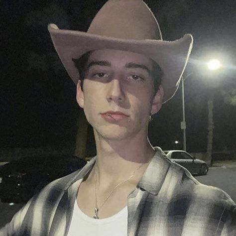 Milo Manheim, Cowboy