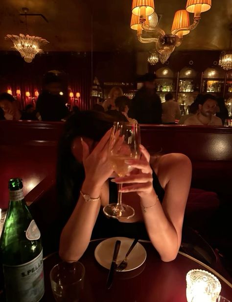 Group Selfie Aesthetic, Drinking Pics, Instagram Post Ideas Pictures, Bartender Aesthetic, Night Out Aesthetic, Jazz Bar, Dark Feminine Aesthetic, Jazz Club, A Glass Of Wine