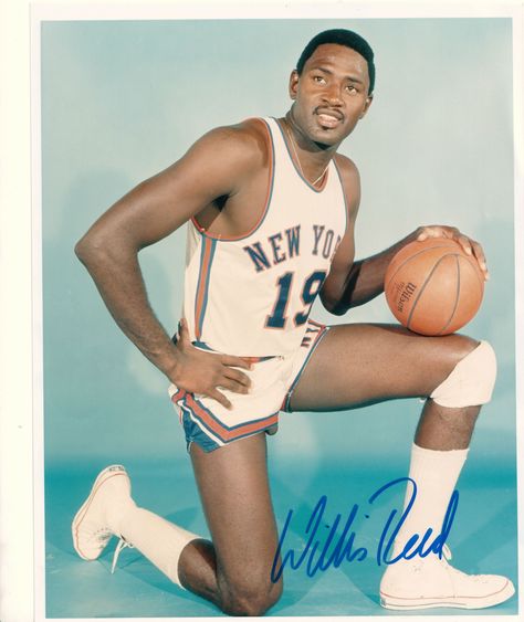 Willis Reed was a baller for the NY Knicks in the 60s and 70s - Imgur Willis Reed, Nba Photos, Basketball Stuff, Ny Knicks, Nba New York, Vintage Nba, Vintage Basketball, Nba Legends, Sports Figures