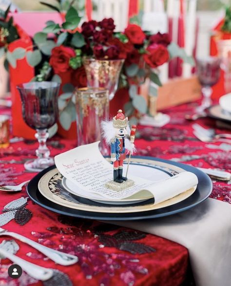 Nutcracker Christmas Party, Holiday Place Settings, Traditional Christmas Dinner, Santa Letters, Winter Wedding Table, Christmas Party Table, Hosting Christmas, Christmas Brunch, Christmas Party Supplies