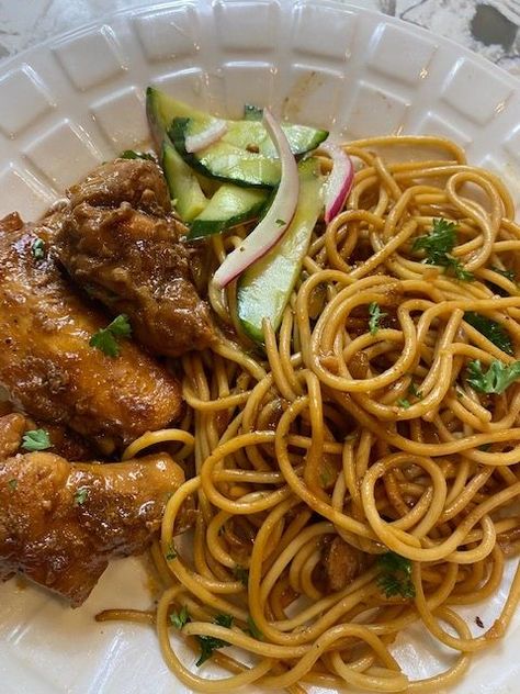 Suriname-Style Bami and Chicken with pickled cucumbers and onion Suriname Food Recipes, Bami Recipe, Suriname Recipes, Easy Quick Recipes, Suriname Food, Noodles With Chicken, Pickled Cucumbers, Growing Your Own Food, I'm Fat