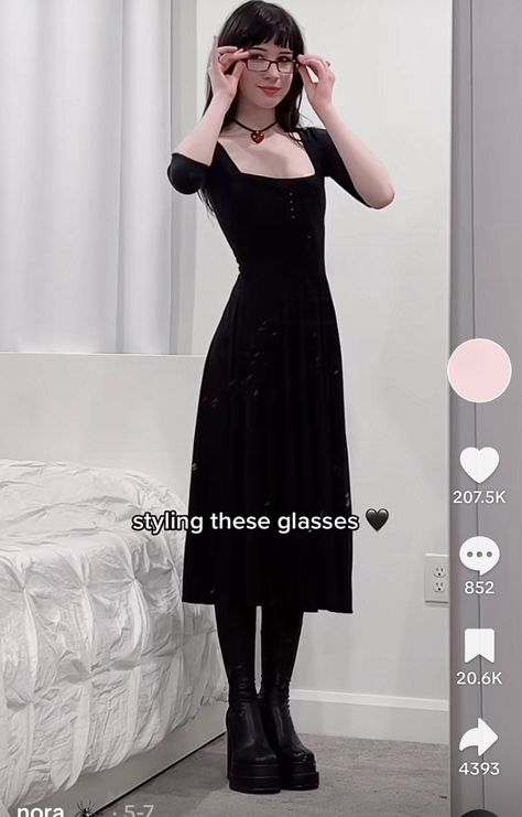 Librarian Outfit, Cute Office Outfits, Fashion Fails, Outfit Aesthetic, Gothic Outfits, Goth Outfits, Alternative Outfits, Fashion Design Clothes, Really Cute Outfits