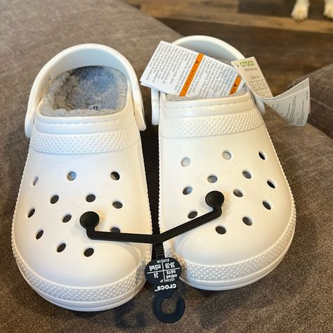 Men’s Size 6/ Women’s Size 8 White Lined Crocs Lined Crocs, Shoes Crocs, Grey Fur, Women's Crocs, Crocs Shoes, Color White, Slippers, Size 6, Grey