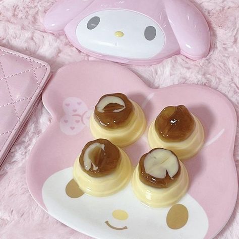 Cute Snacks, Think Food, Kawaii Food, Looks Yummy, Cute Desserts, Cafe Food, Pretty Food, Om Nom, Flan