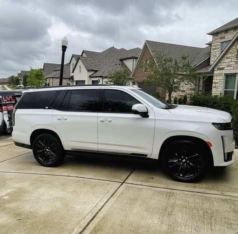 Cars For Big Families, White Escalade Black Rims, Big Cars For Family, Big Family Car, Family Cars Suv, Carros Suv, Auto Jeep, Suburban Mom, Family Suv