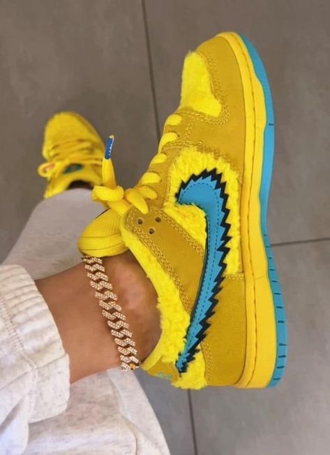 Yellow Dunks, Business Sneakers, Balenciaga Adidas, Dunk Lows, Custom Sneakers Diy, Yellow Streetwear, Sb Dunks, Nike Boots, Trendy Shoes Sneakers