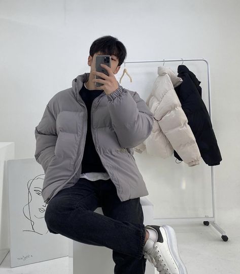 Grey Puffer Jacket Outfit Men, Grey Puffer Jacket Outfit, Grey Jacket Outfit, Puffer Jacket Outfit Men, Korean Winter Outfits, Korean Street Fashion Men, Light Clothes, Grey Puffer Jacket, Mens Winter Fashion Outfits