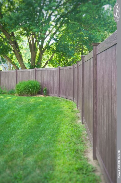 37 Incredible Vinyl Wood-Grain Fence Images from Illusions Vinyl Fence | Illusions Fence Wood Grain Vinyl Fence Ideas, Wood Look Vinyl Fence, Tan Vinyl Fence, Vinyl Fence Landscaping, Wood Grain Vinyl Fence, Fence Colors, Backyard Fencing, Vinyl Picket Fence, Vinyl Fences