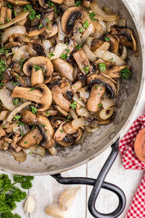 Overhead close up shot of a skillet with Texas Roadhouse Sauteed Mushrooms Recipe. Bojangles Fried Chicken Recipe, Chicken Cobbler Recipe, Copycat Texas Roadhouse, Buttermilk Pie Recipe, Cajun Fries, Mushroom Recipe, Grilled Shrimp Recipes, Texas Roadhouse, Fried Chicken Recipes