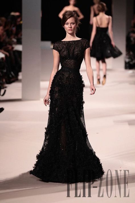 Elie Saab Gowns, Elie Saab Couture, Runway Fashion Couture, Black Gown, Couture Gowns, Glam Dresses, Elie Saab, Looks Vintage, Fancy Dresses