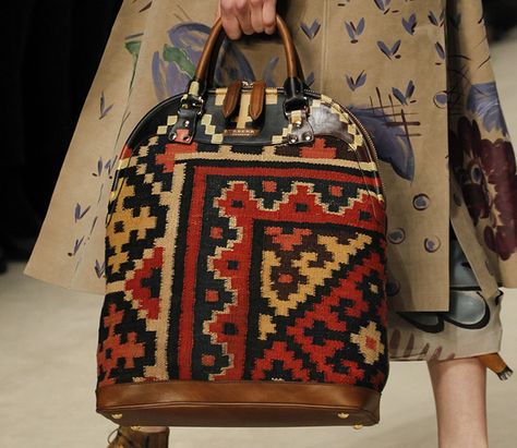 Fallen London, Carpet Bag, Michael Kors Outlet, Burberry Prorsum, Fashion Week Runway, Burberry Handbags, Embroidery Inspiration, Fall 2014, Mode Inspiration