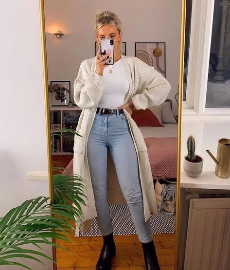 Mom Jeans Winter Outfits, Jeans Winter, Instagram Mom, Casual Chic Outfits, Winter Fashion Outfits Casual, Chique Outfits, Casual Day Outfits, Elegante Casual, Classy Casual Outfits