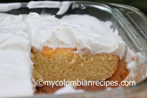 Three Milks Cake :This pin has the link for the recipe. The previous one did not. Colombian Desserts, Three Milk Cake, Colombian Recipes, Colombian Cuisine, Mexican Treats, Yellow Cake Recipe, Traditional Mexican Food, Leches Cake, Colombian Food