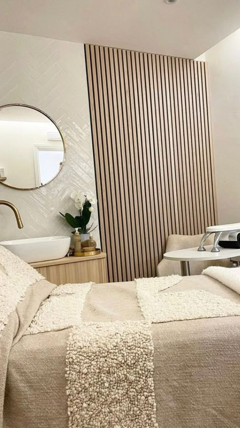 Facial Decor Ideas, Lash Room And Office, Facial Spa Interior Design, Salon Interior Design Esthetician, Spa Like Living Room, Relaxing Salon Decor, Facial Room Ideas Estheticians At Home, Luxury Facial Room, Med Spa Esthetic