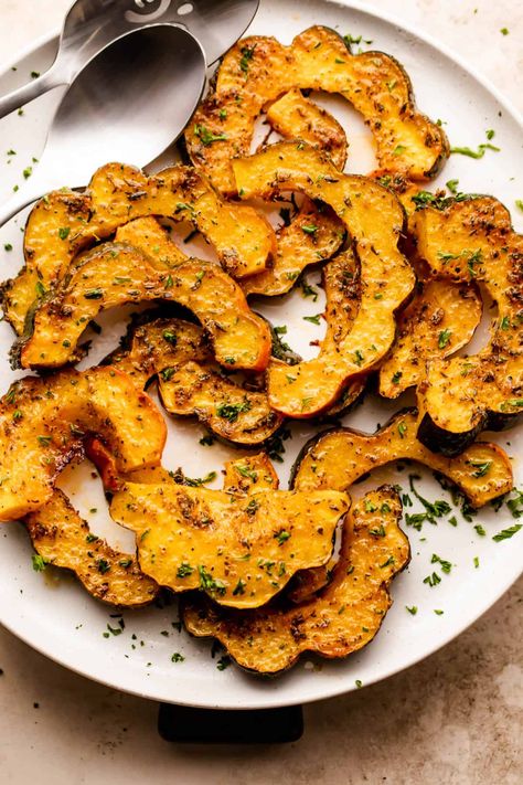 This easy Roasted Acorn Squash recipe is a flavorful, colorful, and nutritious side that goes with everything! You’ll love how easy it is to make this attractive veggie option. Healthy Acorn Squash, Acorn Squash In Oven, Family Meals Recipes, Acorn Squash Recipes Healthy, Too Many Eggs, Acorn Squash Roasted, Acorn Squash Recipe, Winter Squash Recipes, Roasted Acorn Squash