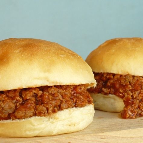 Best Sloppy Joes Sloppy Joe Recipe With Tomato Soup, Heinz Chili Sauce, Sloppy Joe Recipe Easy, Sloppy Joe Recipe, Sloppy Joes Easy, Homemade Sloppy Joes, Joe Recipe, Canned Tomato Soup, Queso Cheddar